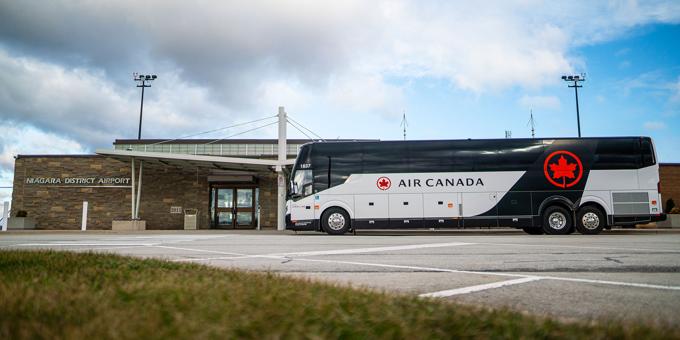 Air Canada luxury motorcoach bus in front of the Niagara District Airport.
